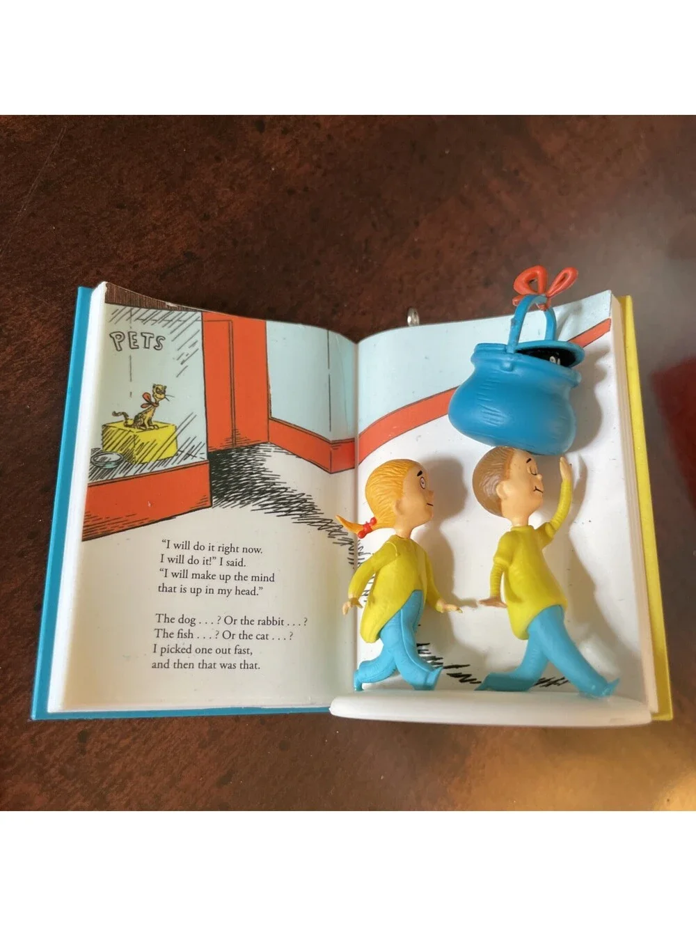 2017 Hallmark DR SEUSS - WHAT PET SHOULD I GET? Ornament Open Book Scene